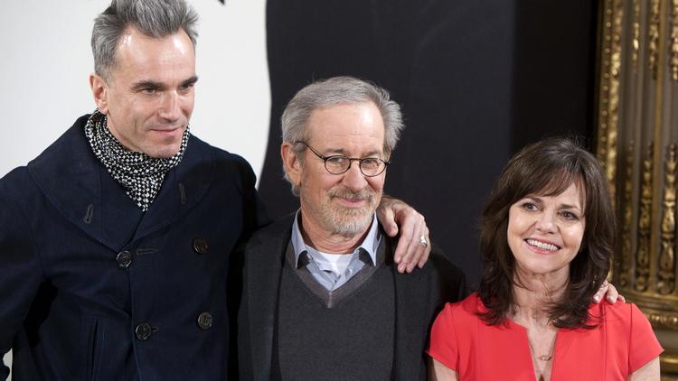 De g à d, l'acteur Daniel Day-Lewis, le cinéaste Steven Spielberg et l'actrice Sally Field, le 16 janvier 2013 à Madrid