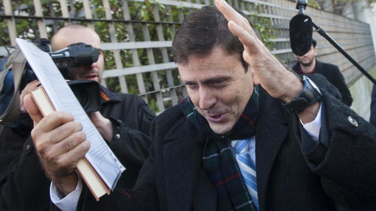 Le docteur Eufemiano Fuentes arrive au tribunal à Madrid, le 28 janvier 2013 pour le procès pour dopage Puerto [Dani Pozo / AFP/Archives]