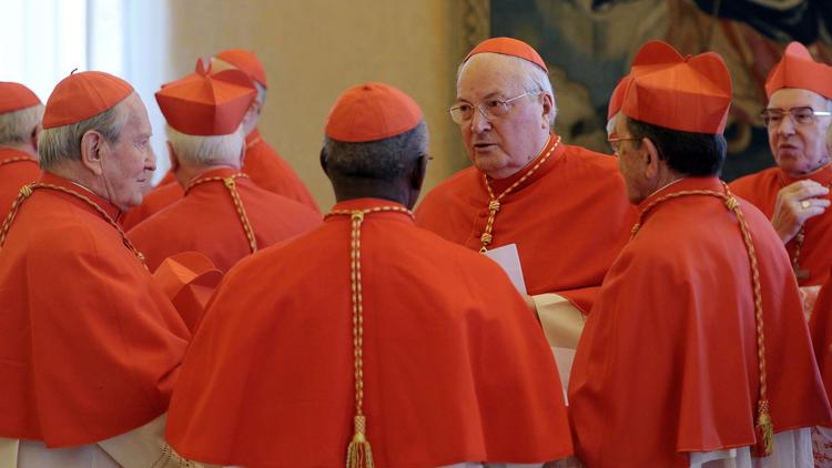 Le doyen du Sacré Collège Angelo Sodano entouré de cardinaux, le 11 février 2013 au Vatican [ / Osservatore Romano/AFP/Archives]