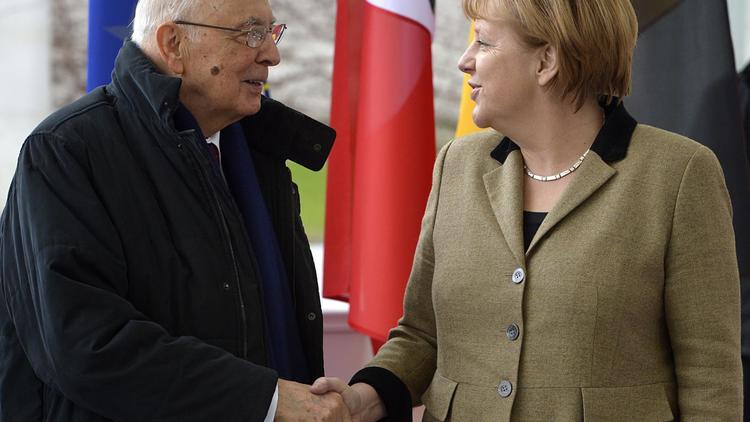 Le président italien Giorgio Napolitano et la chancelière allemande Angela Merkel, le 28 février 2013 à Berlin [Odd Andersen / AFP]