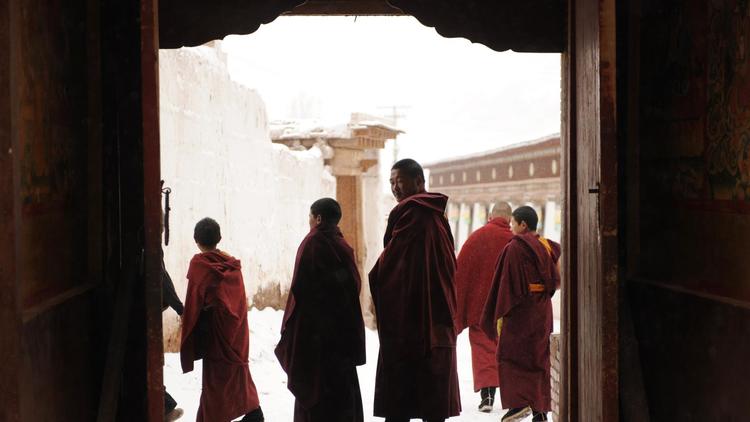 Des moines tibétains dans un monastère en Chine, en 2012 [Peter Parks / AFP/Archives]