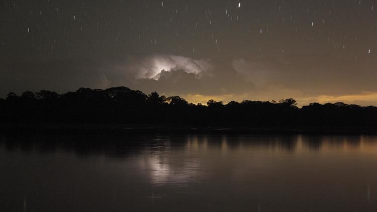 Un orage au-dessus du parc national Yasuni en Equateur, le 17 juin 2012 [Pablo Cozzaglio / AFP/Archives]
