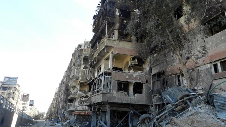 Une rue de Damas détruite par des bombardements, le 20 mars 2013 [ / Shaam News Network/AFP/Archives]