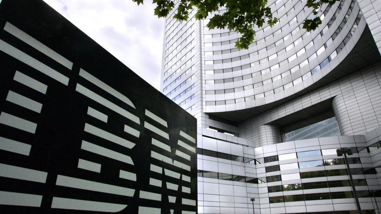 Les sites IBM de La Gaude et Sophia-Antipolis (Alpes-Maritimes) vont délocaliser 70 emplois de prestataires de services en République tchèque et en Pologne, a-t-on appris lundi de source syndicale.[AFP]