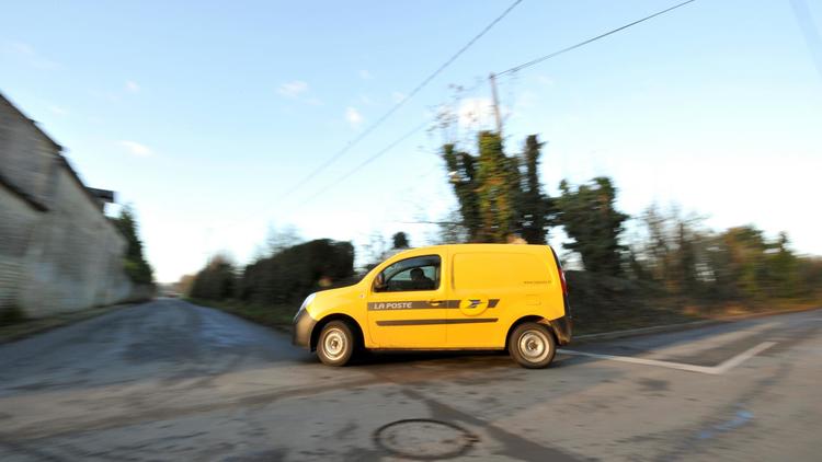 Vue d'un véhicule de La Poste, en 2008 dans le Calvados [Mychele Daniau / AFP/Archives]