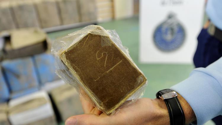 Un paquet de cannabis faisant partie d'un lot saisi par les gendarmes, en octobre 2010 [Jean-Pierre Clatot / AFP/Archives]