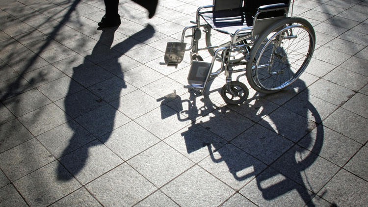 Une chaise roulante [Jean-Philippe Ksiazek / AFP/Archives]