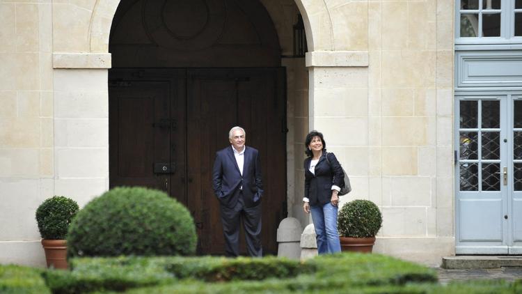 Dominique Strauss-Kahn (g) et Anne Sinclair, le 4 septembre 2011 à Paris [Johanna Leguerre / AFP/Archives]
