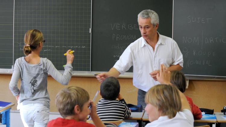 Un professeur au milieu de ses élèves le 5 septembre 2011 dans une école de Nantes [Frank Perry / AFP/Archives]