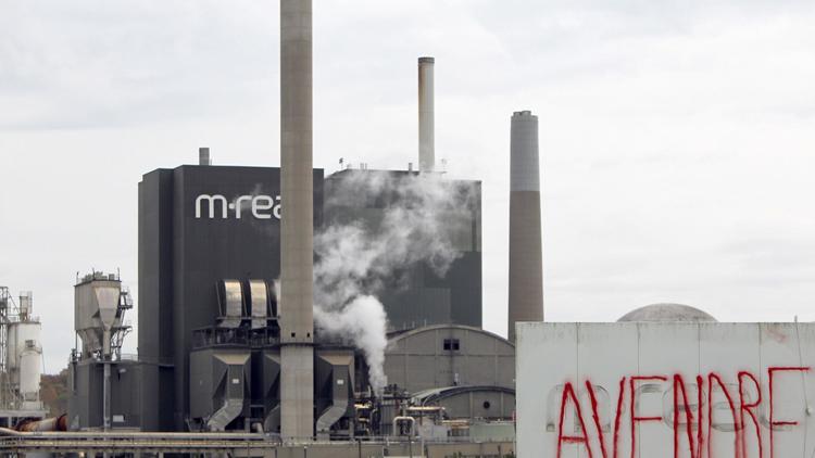 Vue générale de l'usine M-Real Alizay (Eure) lors du blocage de l'entrée par les salariés de l'entreprise pour la quinzième journée consécutive, le 03 novembre 2011 [Kenzo Tribouillard / AFP/Archives]
