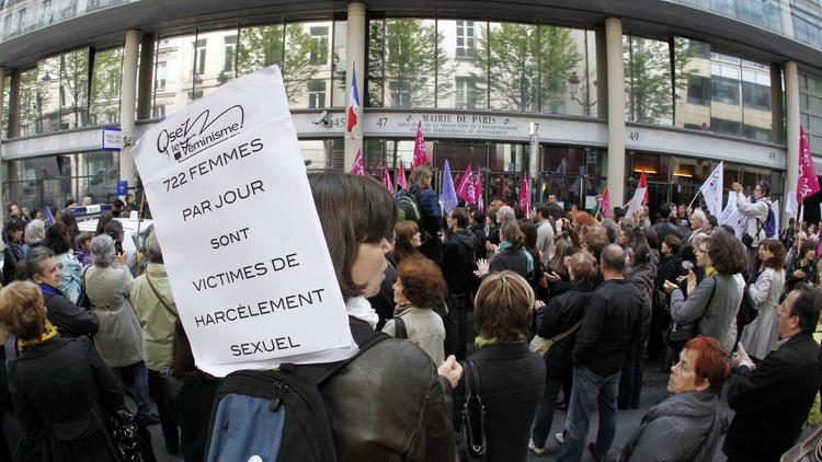 La loi sur le harcèlement sexuel, votée il y a une semaine par le Parlement, a été promulguée lundi depuis le Fort de Brégançon (Var) par le président François Hollande et publiée mardi au Journal officiel.[AFP]