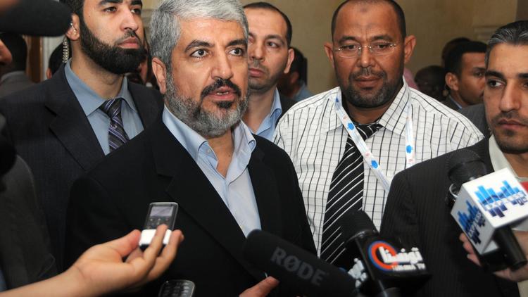 Khaled Mechaal, chef du bureau politique du Hamas en exil, répond aux journalistes à Tunis, le 13 juillet 2012 [Khalil / AFP/Archives]
