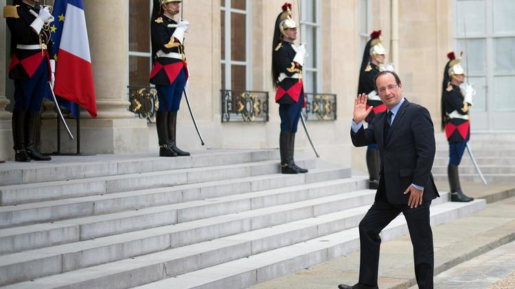 Cent jours après son élection, François Hollande a coché nombre de cases sur la longue liste de ses promesses électorales, mais la rentrée du président "normal" s'annonce hors normes : chômage record, récession menaçante, crise syrienne...[AFP]
