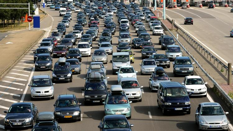 Des voitures sur l'autoroute A7 le 4 août 2012 [Philippe Desmazes / AFP/Archives]