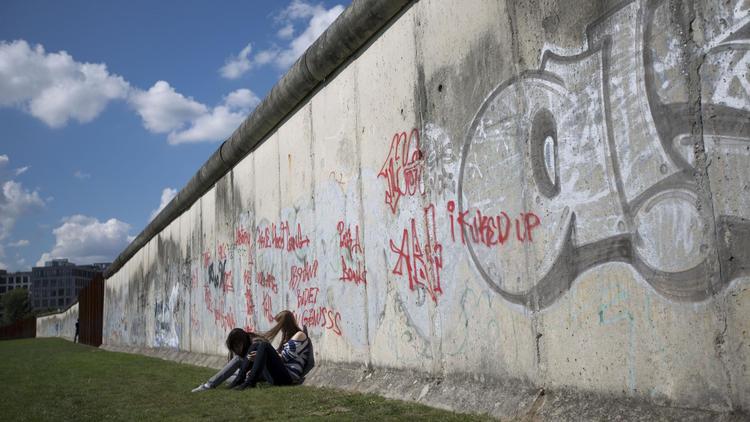Près de 23 ans après la chute du Mur de Berlin, les Allemands de l'Est, partis en masse en quête d'une vie meilleure à l'Ouest, commencent à rentrer chez eux, motivés par un marché de l'emploi plus fringant et l'envie de retrouver leurs racines.[AFP]