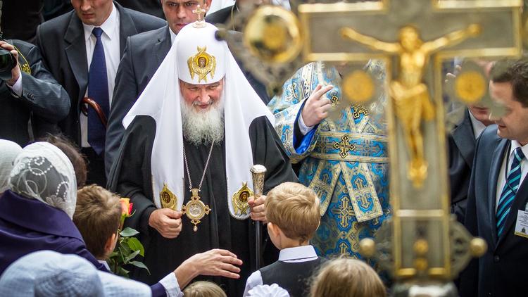 Quelques milliers d'orthodoxes polonais ont accueilli à Bialystok, dans l'est de la Pologne, le patriarche de l'Eglise russe Kirill au troisième jour de sa visite historique en Pologne.[AFP]