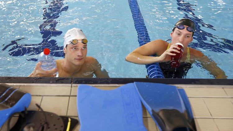 Les nageurs français Yannick Agnel et Camille Muffat lors d'un entraînement le 14 septembre 2012 à Nice. [Valery Hache / AFP/Archives]
