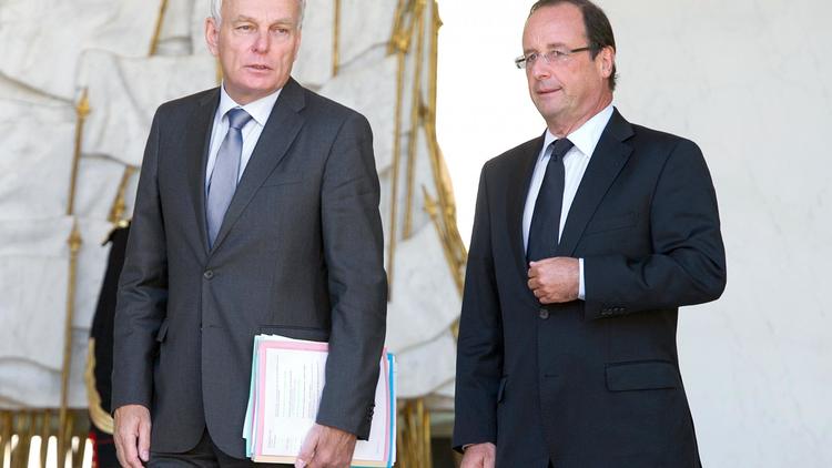 Le président François Hollande (d) et son Premier ministre Jean-Marc Ayrault (g) le 19 septembre 2012 à Paris [Bertrand Langlois / AFP]