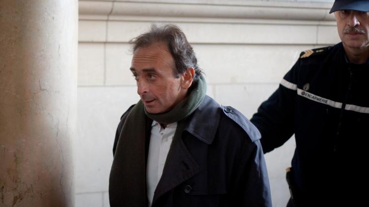 Le journaliste Eric Zemmour à son arrivée le 14 janvier 2011 au tribunal de Paris, où il comparaît pour provocation à la haine raciale [Martin Bureau / AFP/Archives]