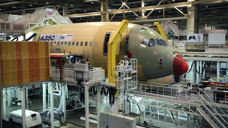 Un Airbus en construction dans l'usine du groupe à Toulouse [Remy Gabalda / AFP/Archives]