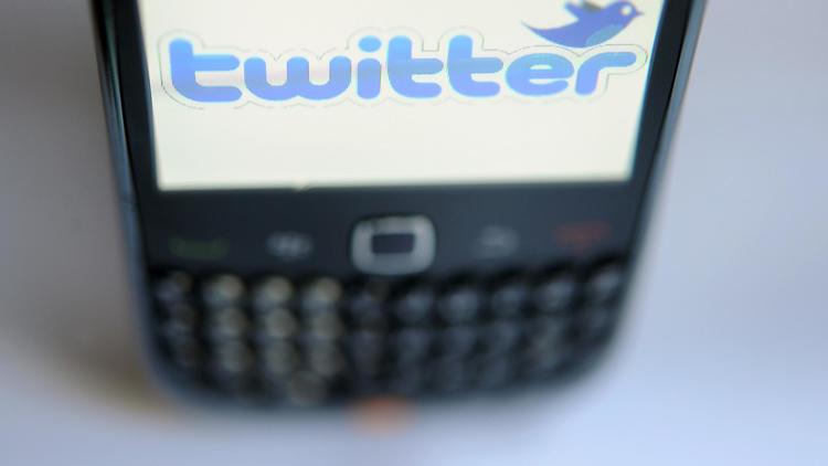 Logo de Twitter sur un écran de smartphone [Fred Tanneau / AFP/Archives]