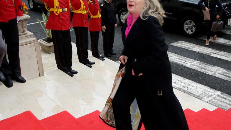 Hillary Clinton arrive au palais présidentiel albanais, le 1er novembre 2012 à Tirana [Gent Shkullaku / AFP/Archives]