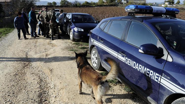 Les gendarmes français recherchent la jeune Chloé, le 14 novembre 2012 à Barjac [Pascal Guyot / AFP/Archives]