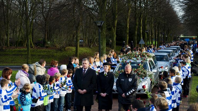 Obsèques le 10 décembre 2012 à Almere de l'arbitre battu à mort le 2 décembre 2012 à l'issue d'un match de foot amateur aux Pays-Bas [Robin Utrecht / ANP/AFP/Archives]