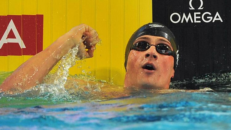 Le nageur américain Ryan Lochte jubile après avoir battu le record du monde du 100 m 4 nages, en demi-finales des Mondiaux en petit bassin, le 15 décembre à Istanbul. [Mira / AFP]