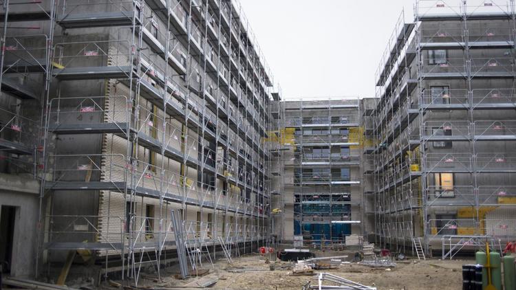 Construction de logements neufs à l'Haÿ-les-Roses en banlieue parisienne [Fred Dufour / AFP/Archives]