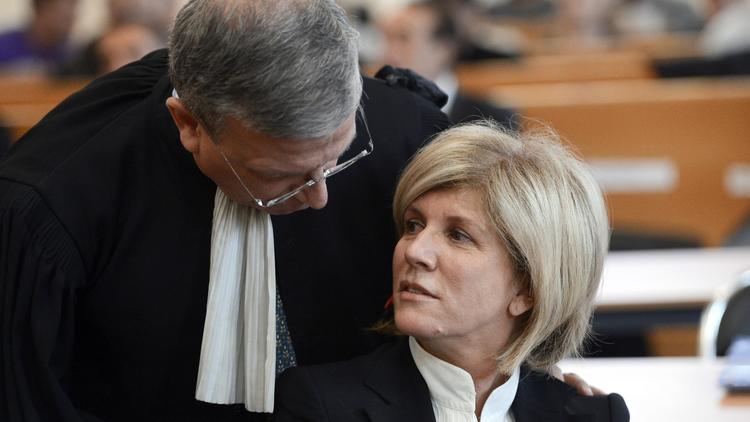 La députée socialiste Sylvie Andrieux avec son avocat, le 12 mars 2013 au palais de justice de Marseille [Anne-Christine Poujoulat / AFP/Archives]