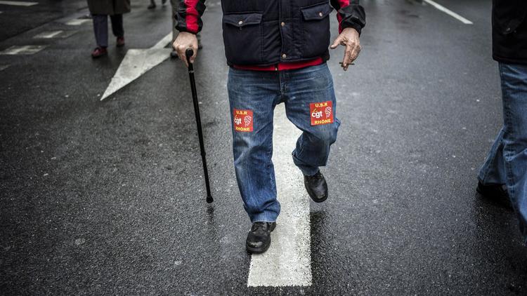 Un retraité manifeste, le 28 mars 2013 à Lyon [Jeff Pachoud / AFP/Archives]