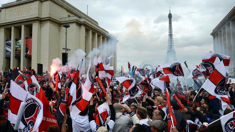 Des supporteurs du PSG au Trocadéro, le 13 mai 2013 à Paris