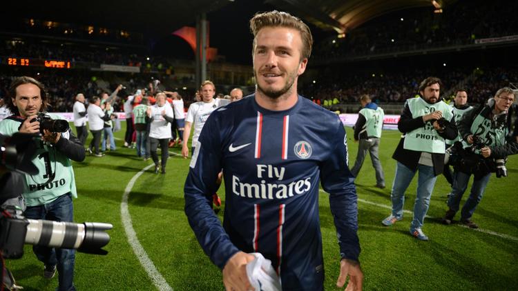 Le milieu du PSG David Beckham célèbre le titre de champion de France des Parisiens, le 23 mai 2013 à Lyon [Philippe Desmazes / AFP]