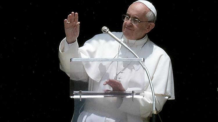 Le pape François après la prière de l'Angelus, le 9 juin 2013 au Vatican [Filippo Monteforte / AFP]