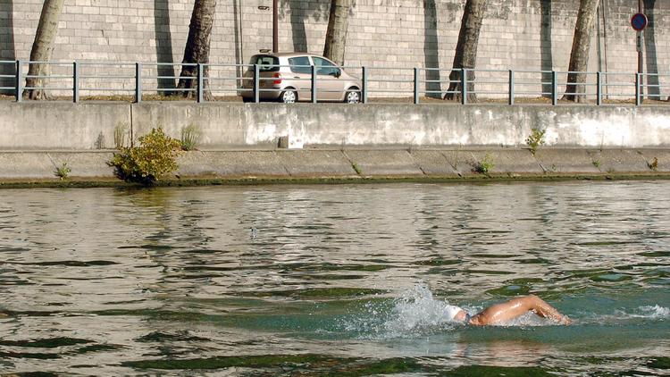 La traversée de Paris à la nage, qui avait été annoncée pour le 2 septembre à l'initiative d'une association, n'a pas obtenu de feu vert de la préfecture de police de Paris (PP), a annoncé cette dernière lundi.[AFP]