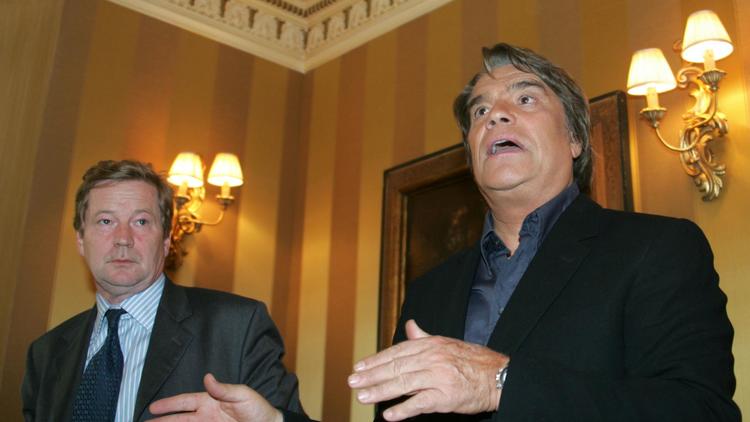 Bernard Tapie et son avocat Maurice Lantourne le 10 octobre 2006 à Paris [Dominique Faget / AFP/Archives]