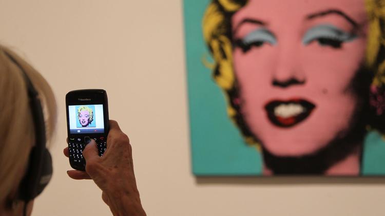 Le Metropolitan Museum of Art (Met) de New York va accueillir à partir de mercredi et jusqu'à la fin de l'année une exposition consacrée à l'influence d'Andy Warhol dans l'art contemporain de ces 50 dernières années. [AFP]