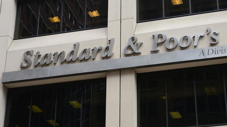 Le logo de Standard and Poor's (SP) devant son siège, à New York [Emmanuel Dunand / AFP/Archives]