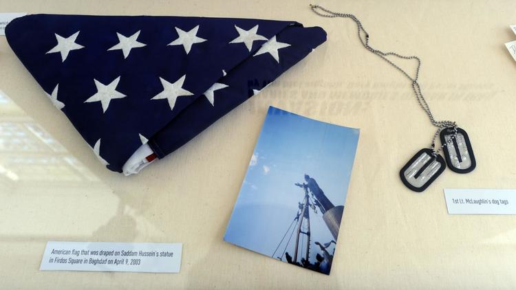 Des objets appartenant au lieutenant Timothy McLaughlin, lors d'une exposition Bronx Documentary Center à New York, le 14 mars 2013 [Timothy A. Clary / AFP]