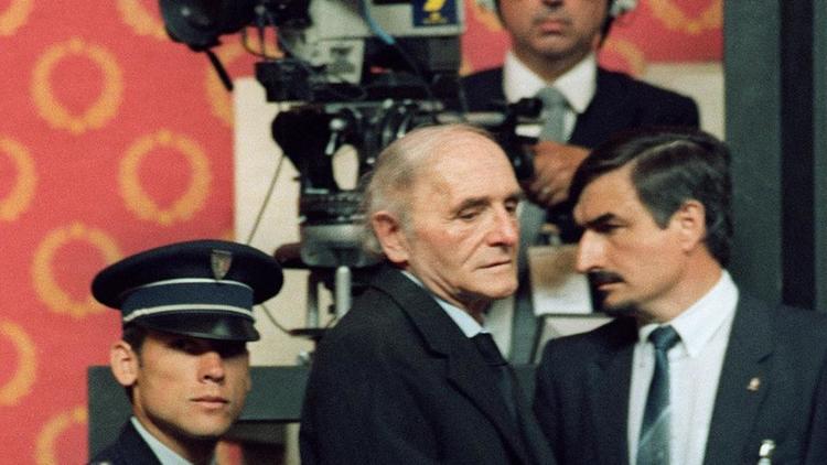 Le procès du criminel nazi Klaus Barbie (au centre) en 1987 a été le premier de l'histoire judiciaire française à être filmé.