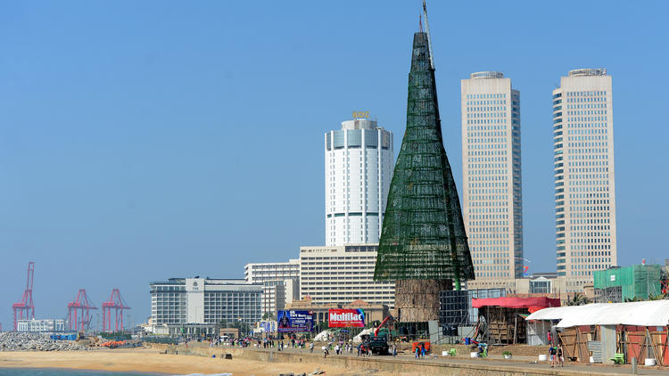 Le plus grand arbre de Noël du monde, à Colombo