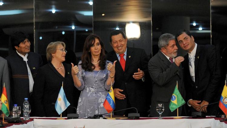 En 2009, la plupart des pays latino-américains étaient gouvernés par un dirigeant de gauche : la Bolivie (avec Evo Morales), le Chili (avec Michelle Bachelet), l'Argentine (avec Cristina Kirchner), le Venezuela (avec Hugo Chavez), le Brésil (avec Lula) et l'Equateur (avec Rafael Correa).