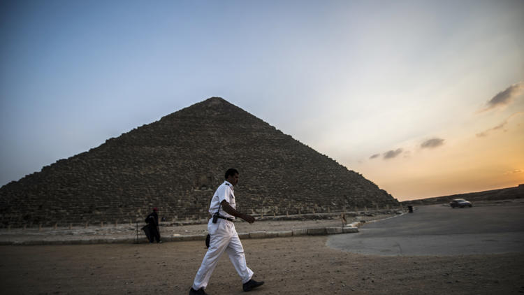 La pyramide de Khéops, à Gizeh, dans le sud de la métropole cairote, en novembre 2015.