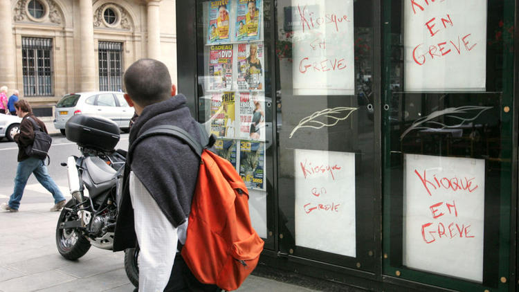 Dès lundi, les kiosquiers parisiens entament un grève reconductible.