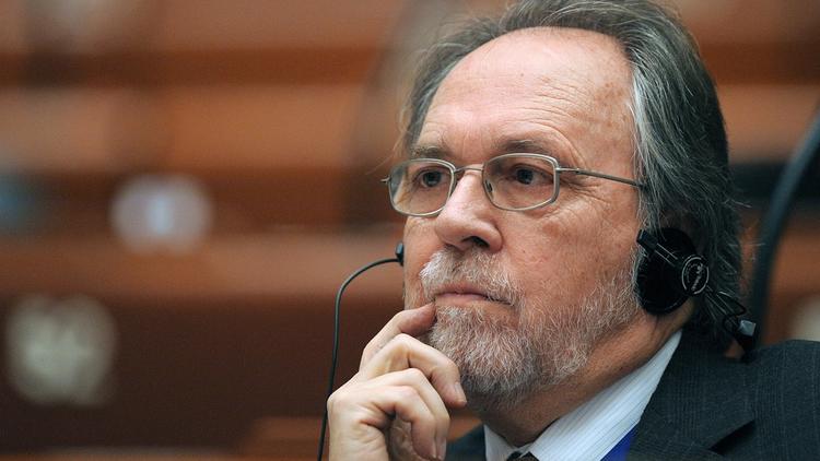 Dick Marty a été rapporteur du Conseil de l'Europe et a enquêté sur les crimes de guerre au Kosovo. 