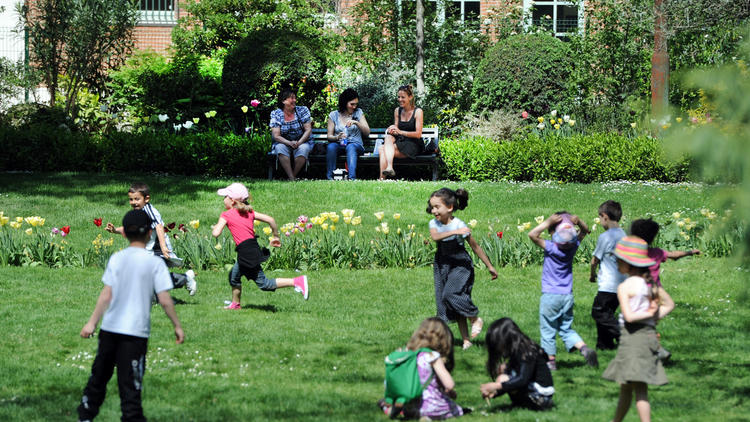 Jouer dans les espaces verts serait bénéfique pour le système immunitaire des enfants. 