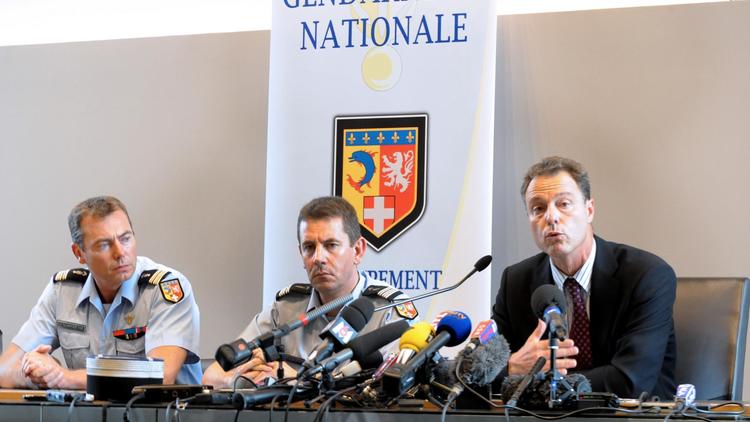 Le Colonel Benoit Vinneman, le lieutenant colonel Bertrand François et le procureur de la République d'Annecy Eric Maillaud, le 6 septembre 2012