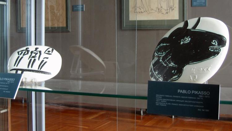 Les céramiques de Picasso exposées au musée de Tachkent, le 31 octobre 2012