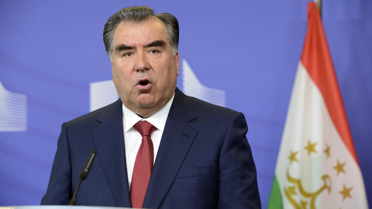 Le président tadjik, en exercice depuis 1994, a pris des mesures très strictes pour encadrer le langage du pays.